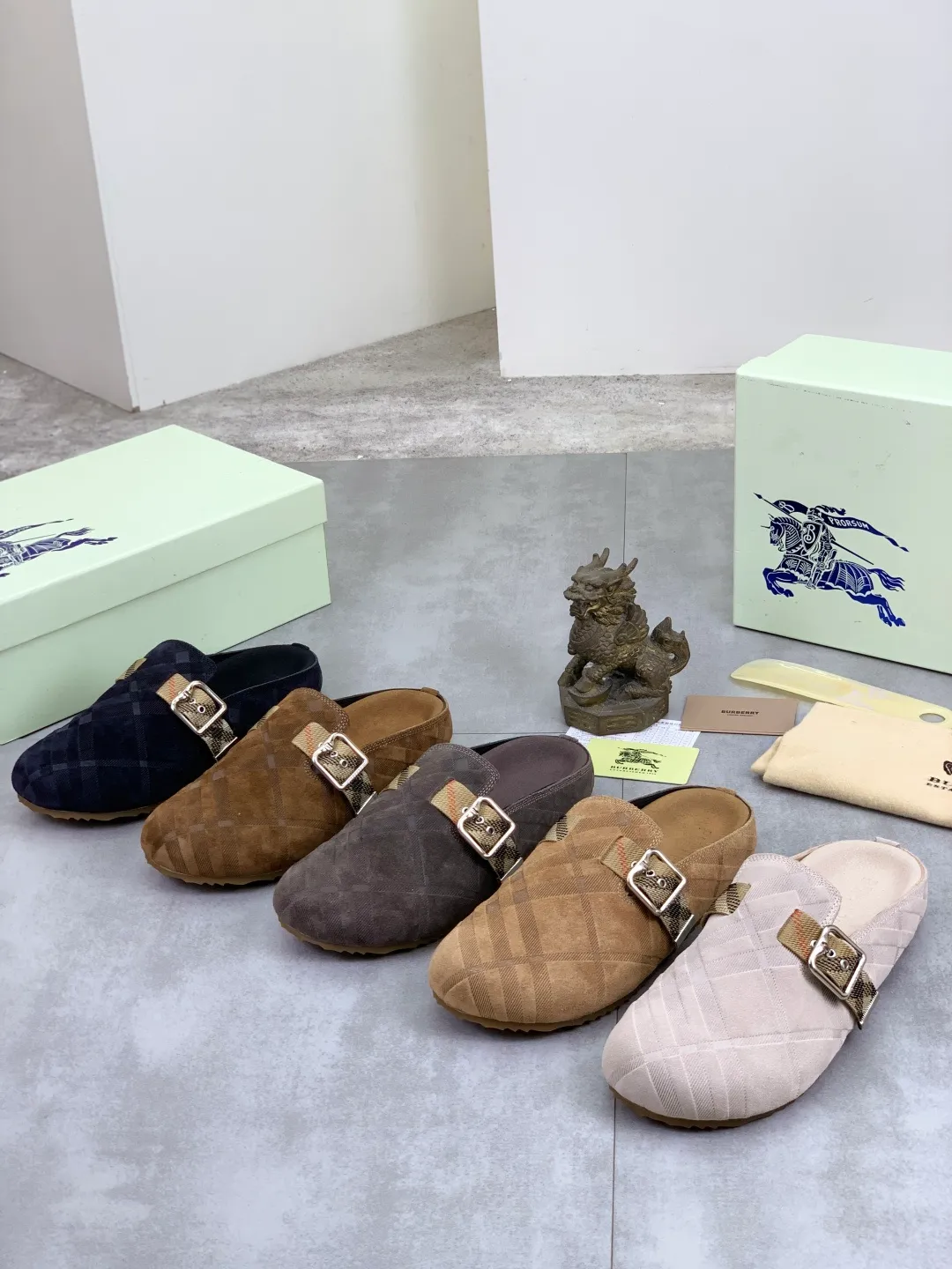 Men's Men's Shoes 💰P620 💰【New Style】Top Version 🆘【Burberry】New Burberry Slippers are on the market with perfect workmanship! 🔥Perfect shape and top quality🙈Non-slip and wear-resistant high-end rubber outsole👣Versatile and comfortable shoes, standard size: 39-45 (38 46 customized) 5️⃣colors available Top-quality packaging